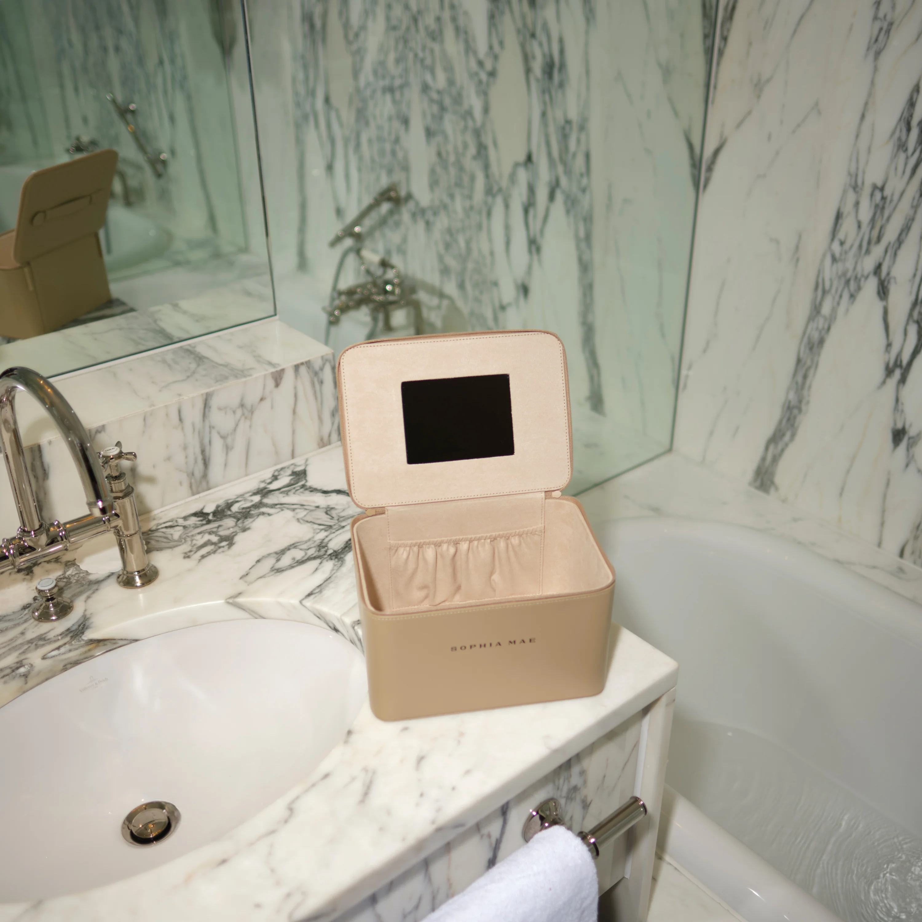 BEAUTY CASE - Image 3